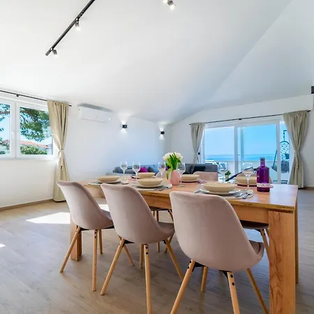 Apartment Penthouse Nensi *