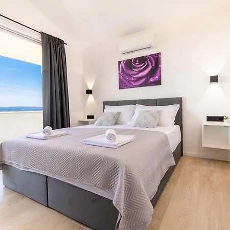 Apartment Penthouse Nensi