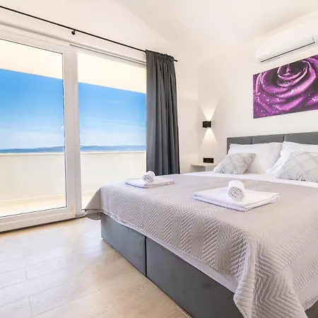 Apartment Penthouse Nensi *