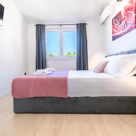 Penthouse Nensi Apartment *