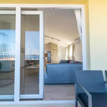 Penthouse Nensi Baska Voda